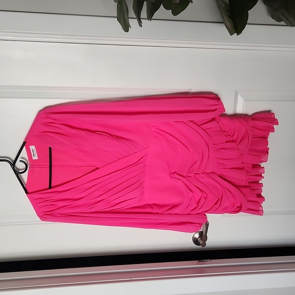 Hot pink Showpo balloon sleeve dress - Picture 4 of 5